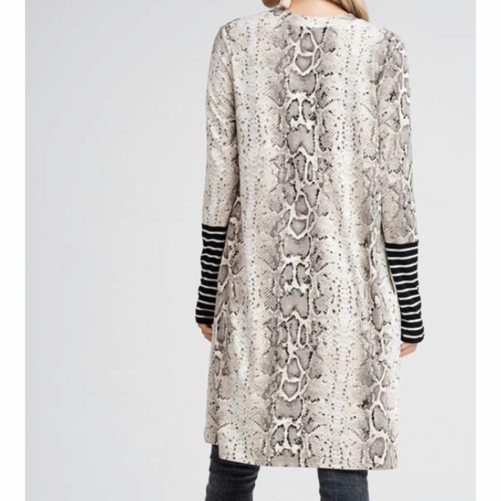 Python Print Open Cardigan - Picture 4 of 4